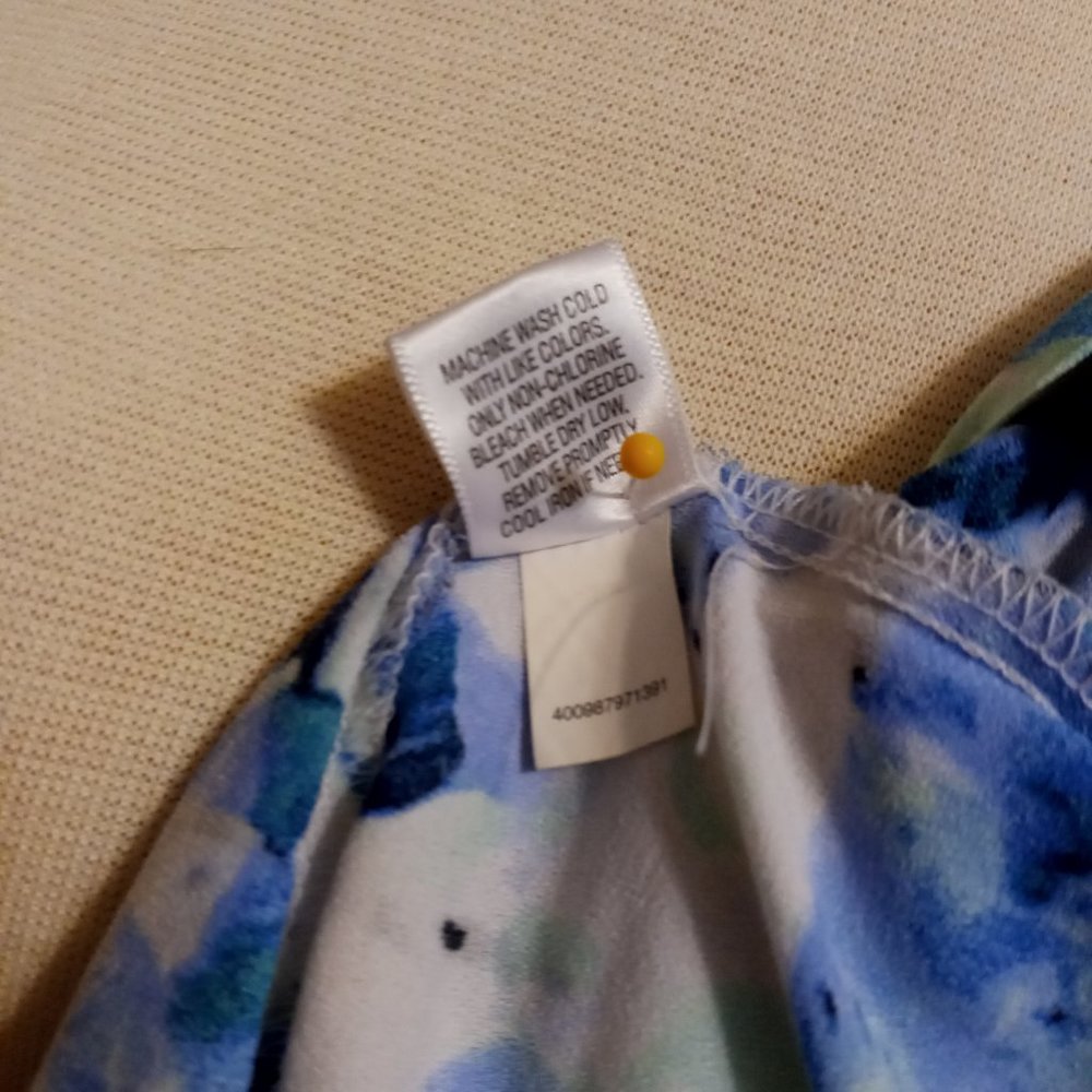 Button Floral Top - Picture 14 of 14